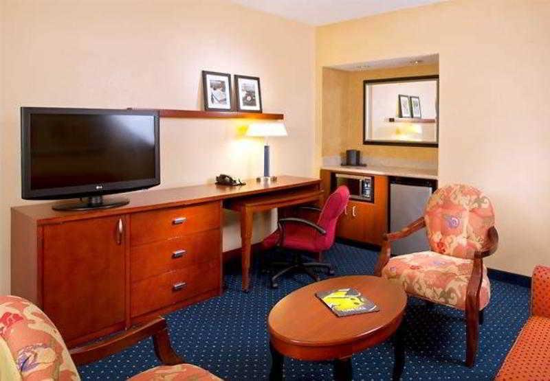 Courtyard By Marriott Memphis Airport Hotell Exteriör bild